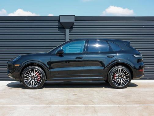 2025 Porsche Cayenne GTS