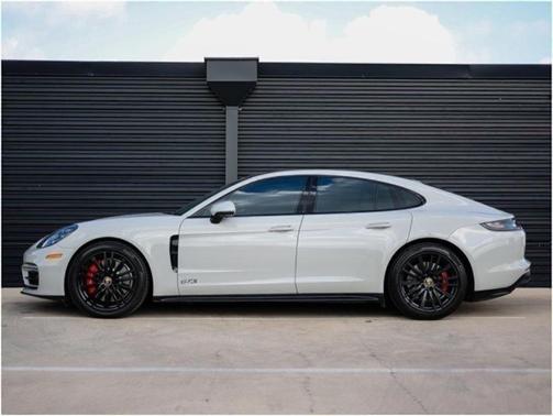 2022 Porsche Panamera GTS