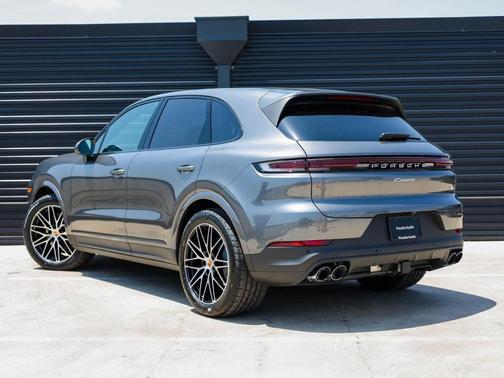 2025 Porsche Cayenne Base