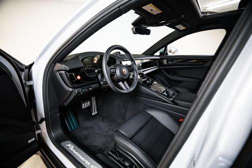 Ice 2026 Porsche Panamera 4