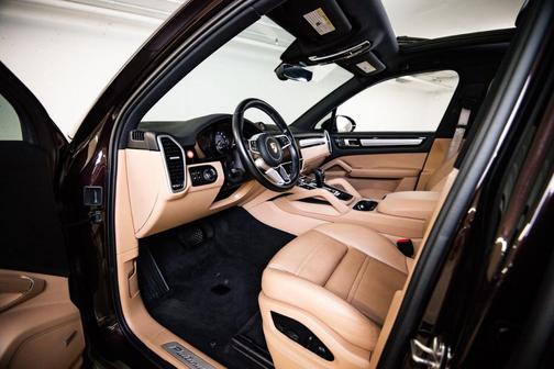 Mahogany Metallic 2022 Porsche Cayenne Platinum Edition