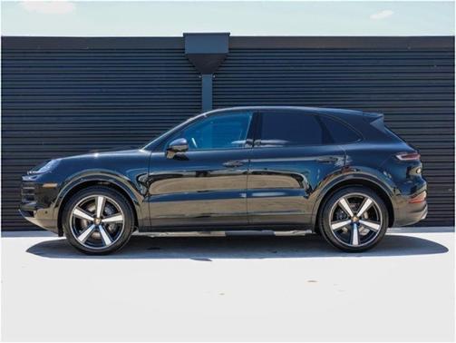 2025 Porsche Cayenne Base