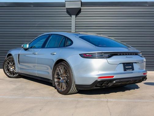 2023 Porsche Panamera Platinum Edition