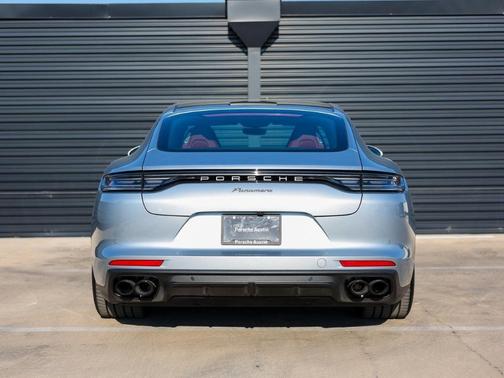 2023 Porsche Panamera Platinum Edition