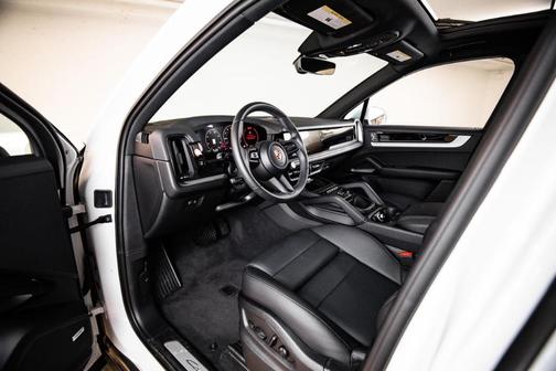 Carrara White Metallic 2026 Porsche Cayenne Base