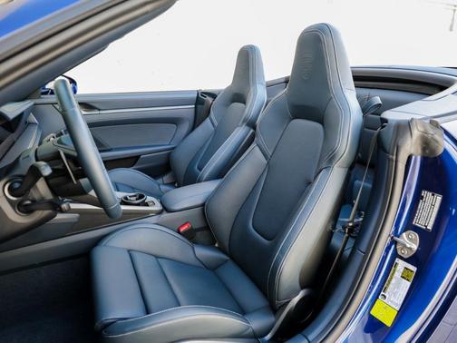 2025 Porsche 911 Carrera