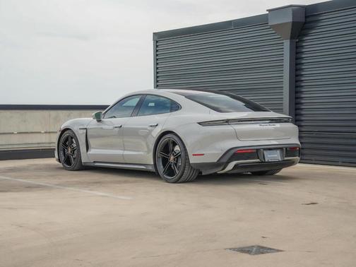 2021 Porsche Taycan Turbo
