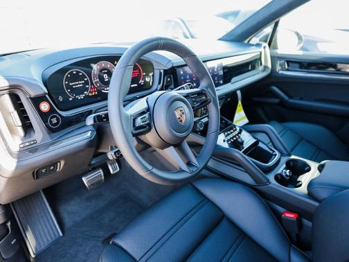 2025 Porsche Cayenne GTS