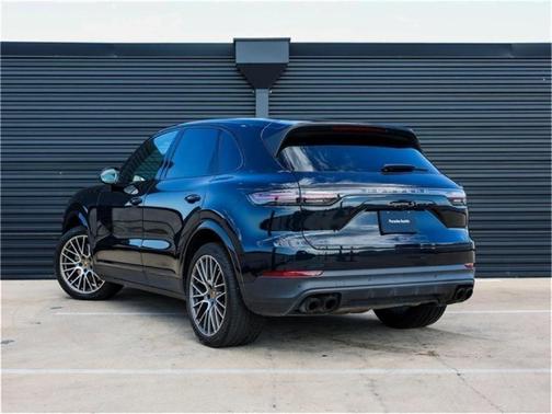 2022 Porsche Cayenne S Platinum Edition