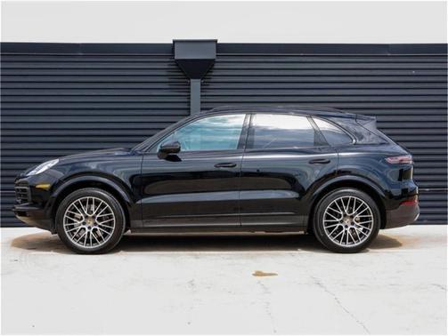 2022 Porsche Cayenne Base (Tiptronic)