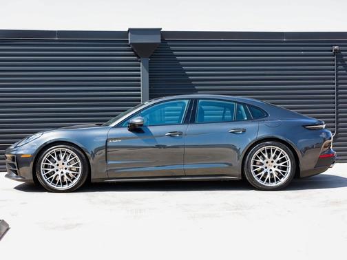 2026 Porsche Panamera 4
