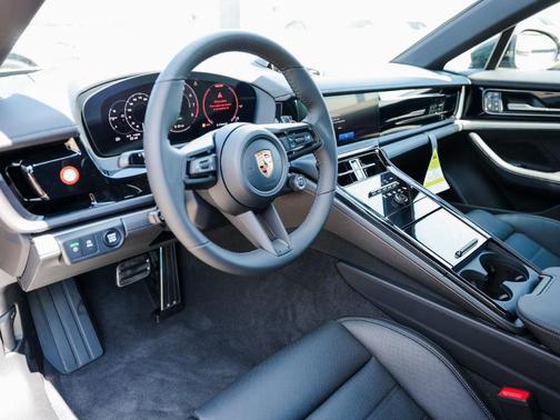 2026 Porsche Panamera 4