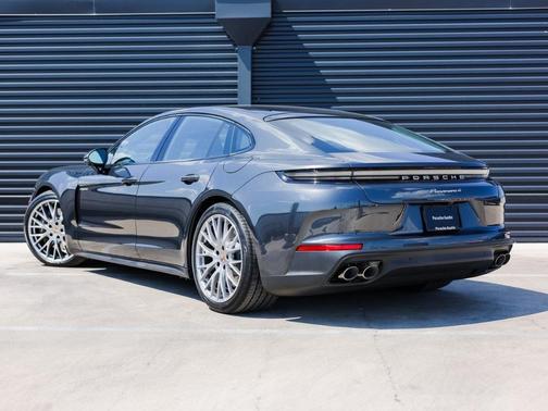 2026 Porsche Panamera 4