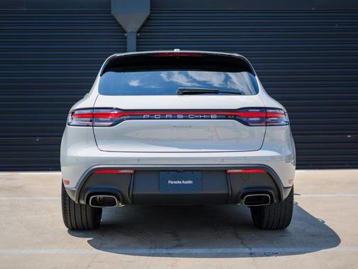 2026 Porsche Macan Base