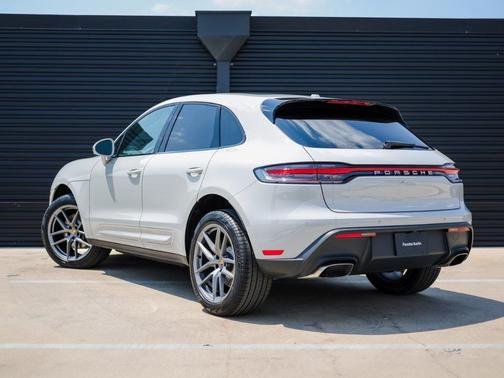 2026 Porsche Macan Base