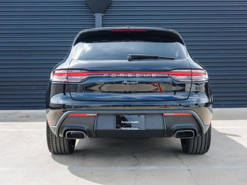 2026 Porsche Macan Base