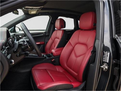 2025 Porsche Macan SERVICE LOANER