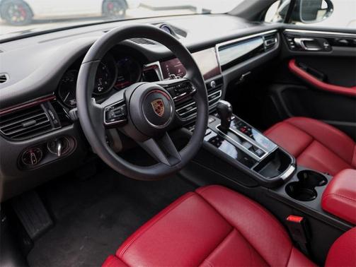 2025 Porsche Macan SERVICE LOANER