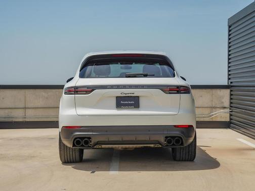 2023 Porsche Cayenne Platinum Edition