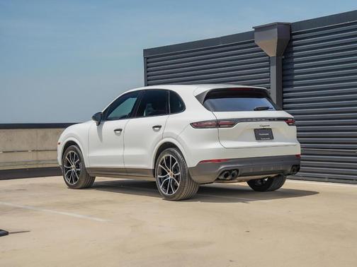 2023 Porsche Cayenne Platinum Edition
