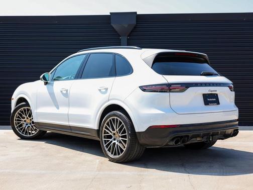 2022 Porsche Cayenne Platinum Edition