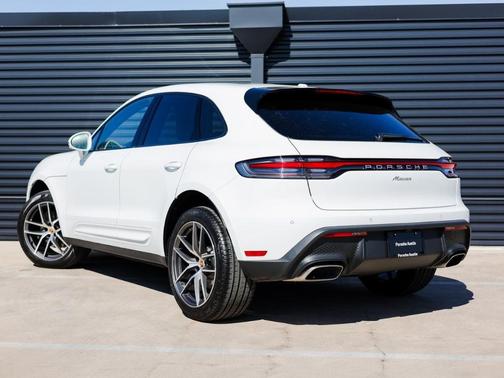 2025 Porsche Macan T