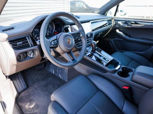 2025 Porsche Macan T