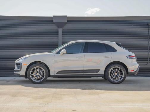 2022 Porsche Macan Base