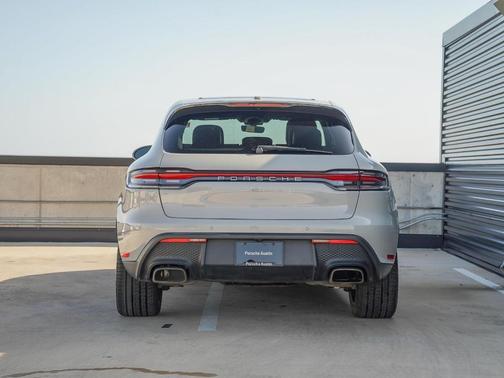 2022 Porsche Macan Base