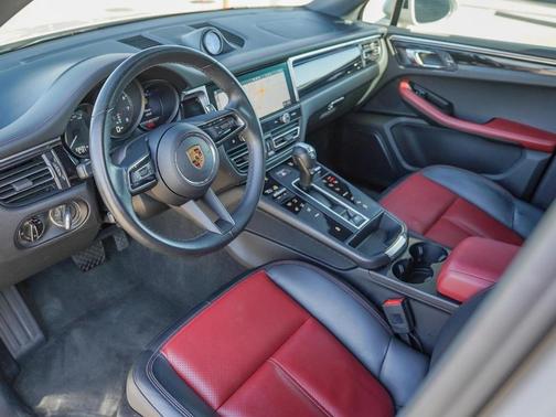 2022 Porsche Macan Base