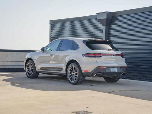 2022 Porsche Macan Base
