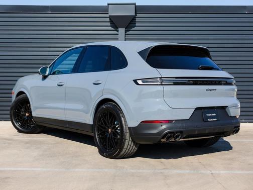 2025 Porsche Cayenne Base