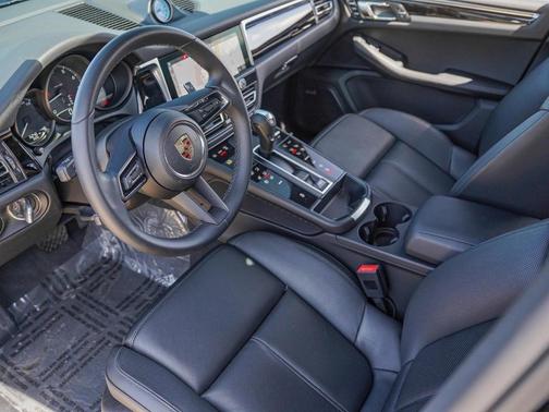 2024 Porsche Macan T