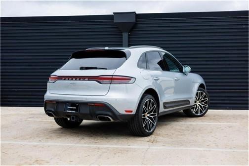 2025 Porsche Macan Base