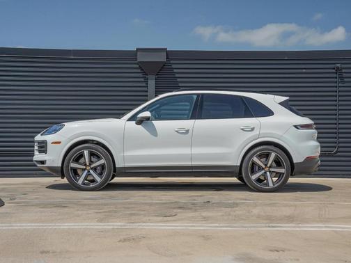 2024 Porsche Cayenne Base