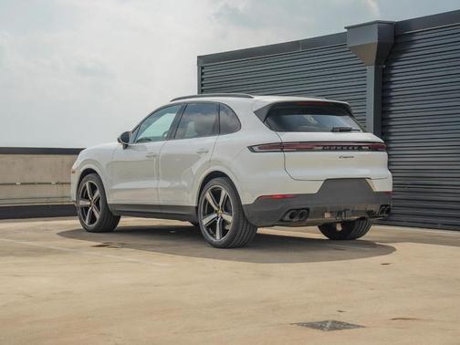2024 Porsche Cayenne Base