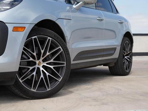 2024 Porsche Macan T