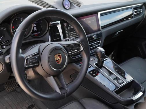 2024 Porsche Macan T
