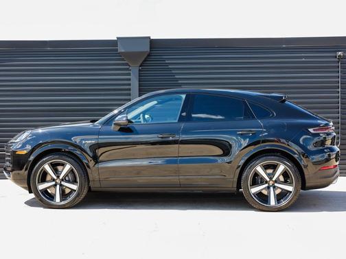 2025 Porsche Cayenne Base