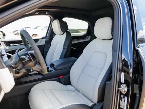 2025 Porsche Cayenne Base