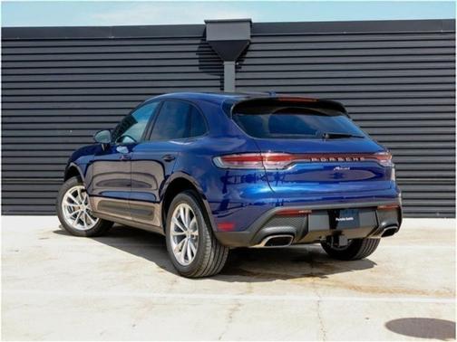 Gentian Blue Metallic 2025 Porsche Macan
