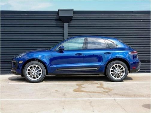 Gentian Blue Metallic 2025 Porsche Macan