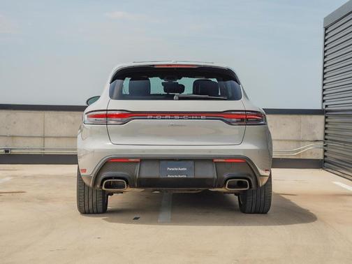 2022 Porsche Macan Base