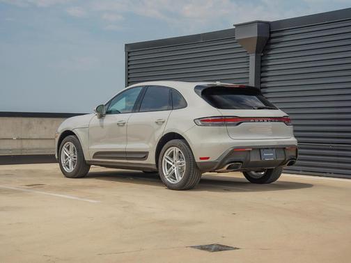 2022 Porsche Macan Base