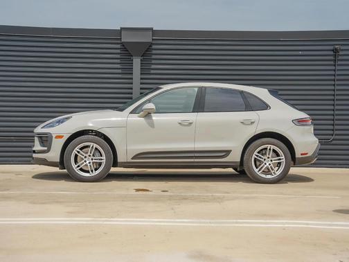 2022 Porsche Macan Base