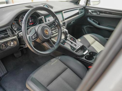 2022 Porsche Macan Base