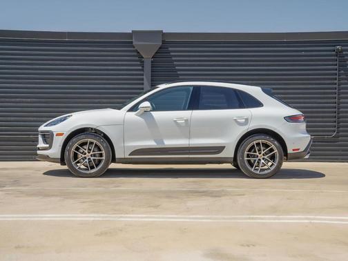 2022 Porsche Macan Base