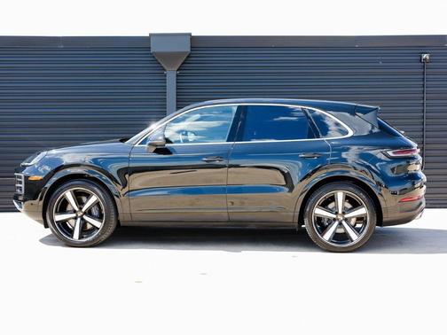 2025 Porsche Cayenne Base