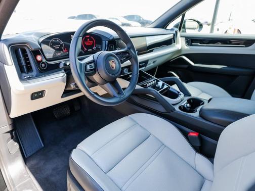 2025 Porsche Cayenne Base