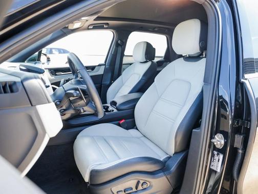 2025 Porsche Cayenne Base